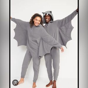 Old navy unisex bat onesie | M